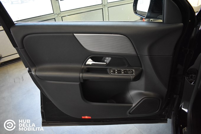 MERCEDES-BENZ GLA 180 d Automatic Business